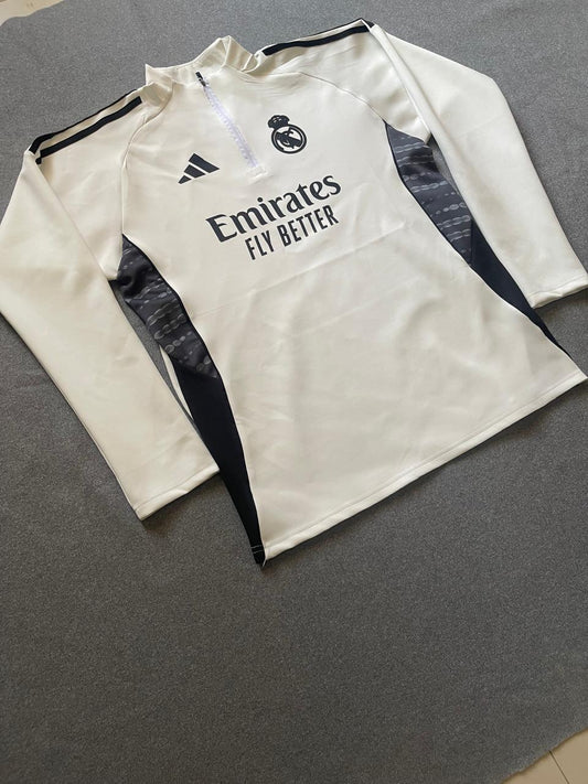 تراك ريال مدريد ابيض 2026