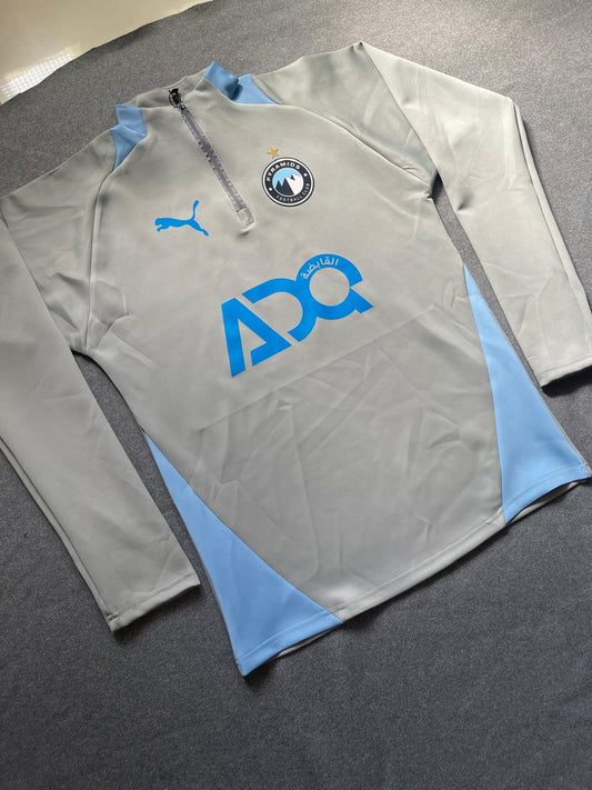 تراك بيراميدز رمادي 2026